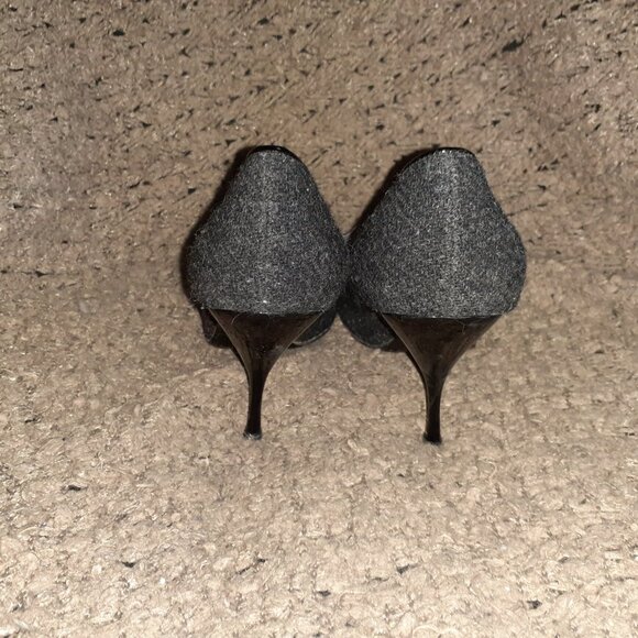 MIU MIU-Black Tweed Pointed-Toe Pump w/ Floral Design on Patent Toe-Sz 38.5-EX - Picture 5 of 8